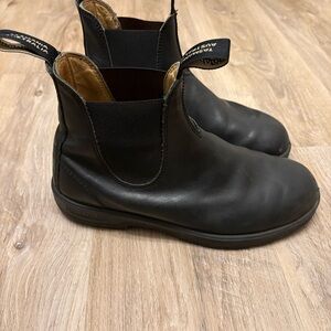 M8, W9 Black Classic Chelsea Boots